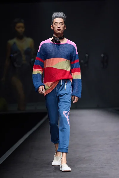Look 30